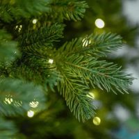 Műfenyők világítással